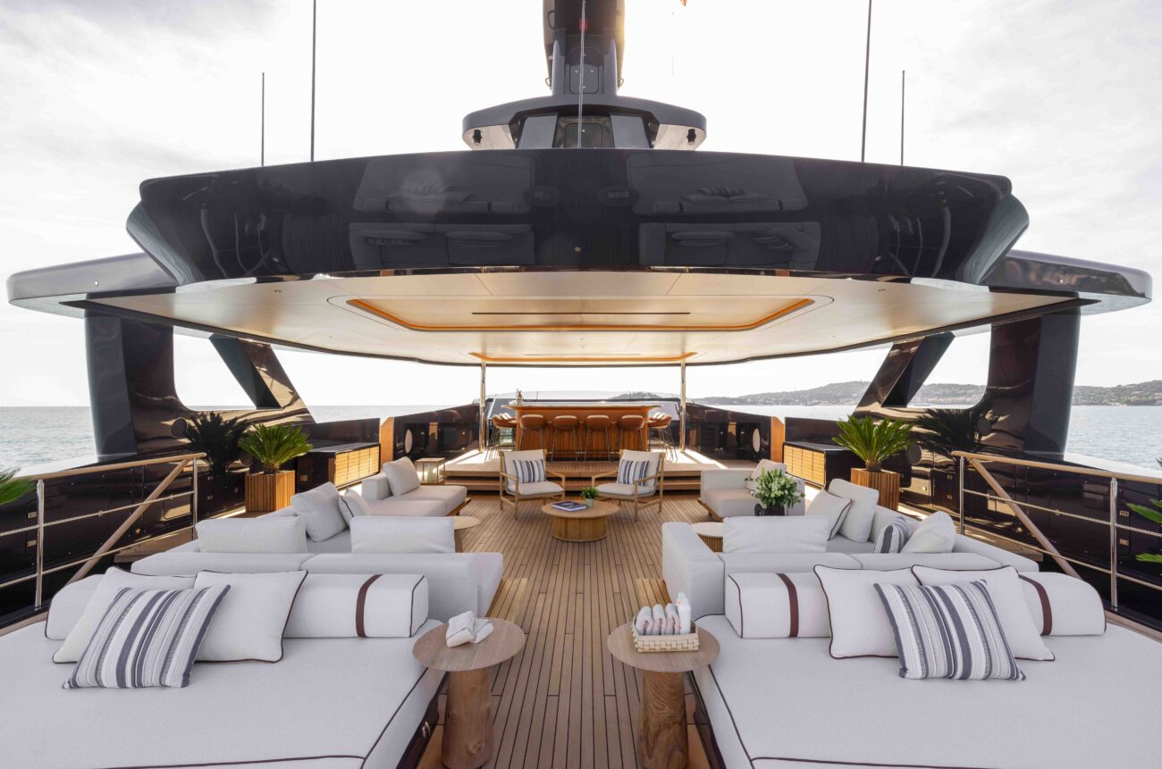 luxury-yacht-outdoor-lounge